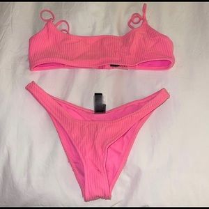 Triangl hot pink bikini